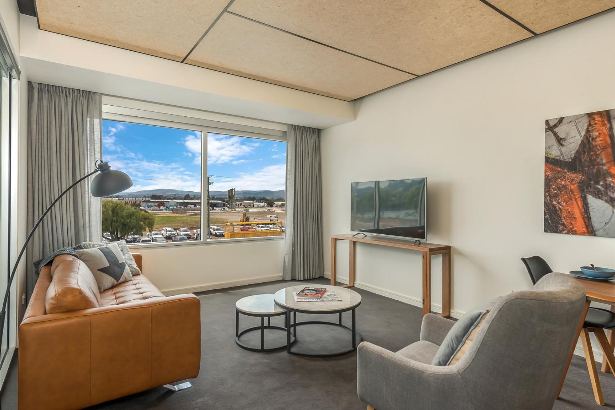 Peppers Silo Launceston Exterior foto A living room in a typical apartment at the hotel