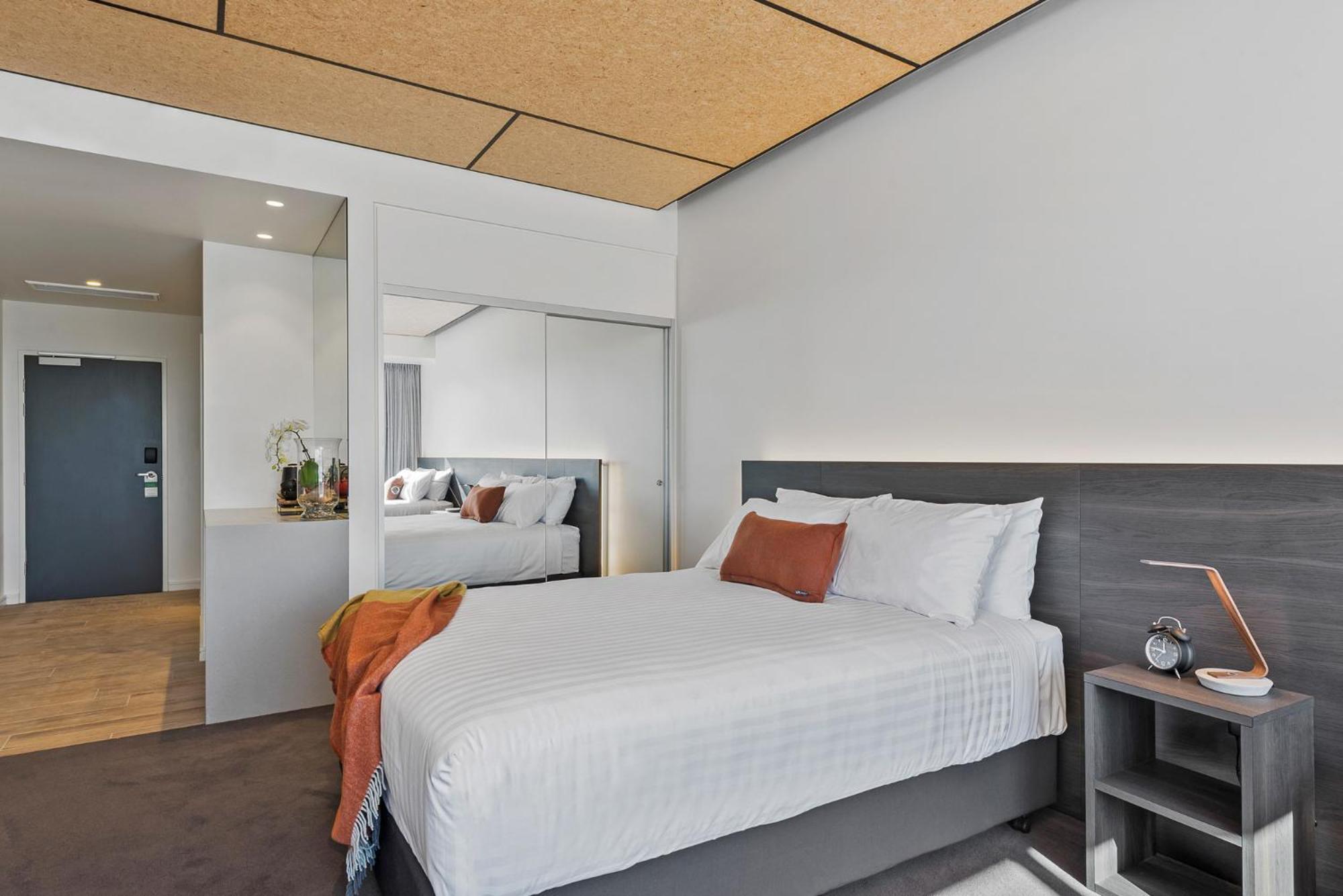Peppers Silo Launceston Exterior foto A bedroom at the hotel
