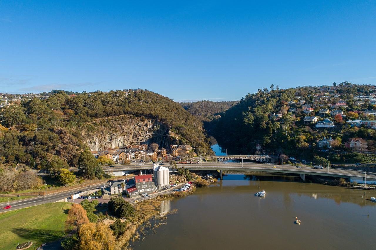 Peppers Silo Launceston Exterior foto Aerial view of the town