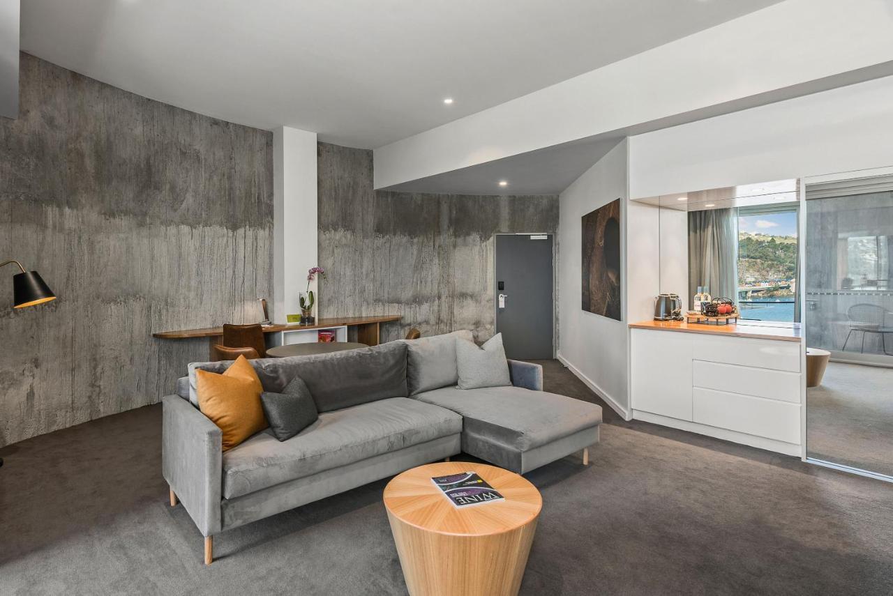 Peppers Silo Launceston Exterior foto A living room at the hotel