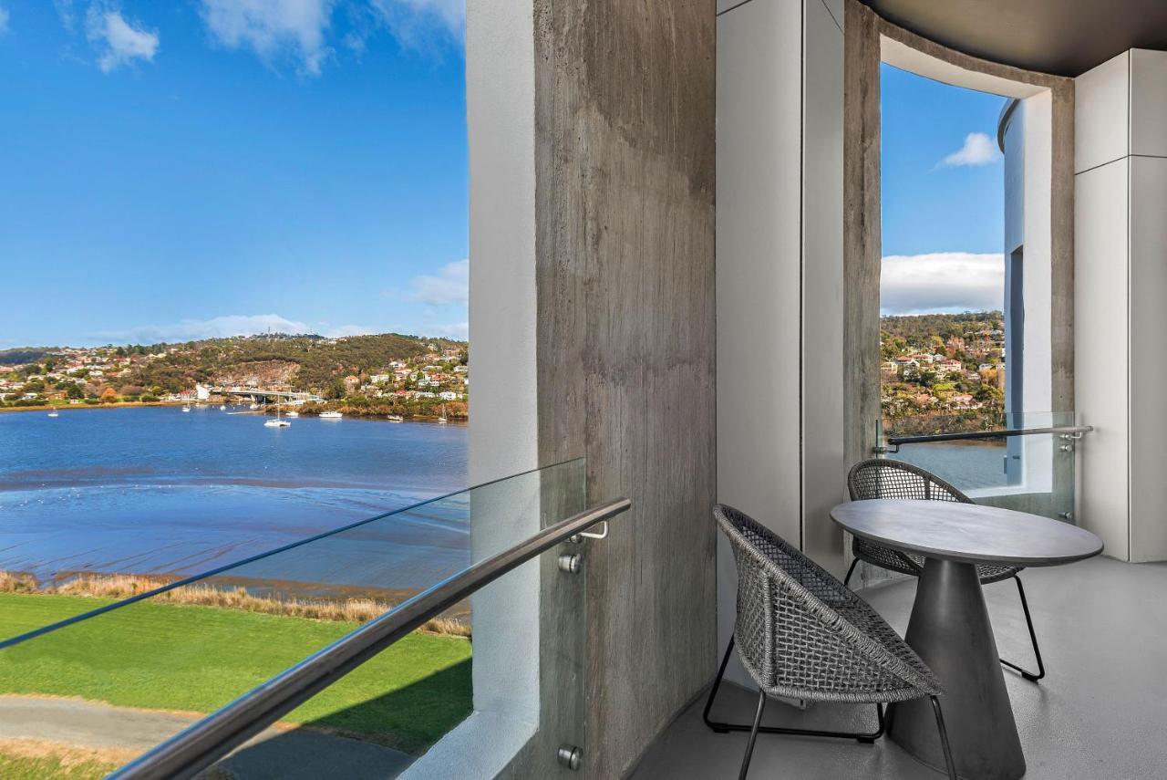 Peppers Silo Launceston Exterior foto Balcony of a suite at the Crowne Plaza Hotel, Geelong Waterfront